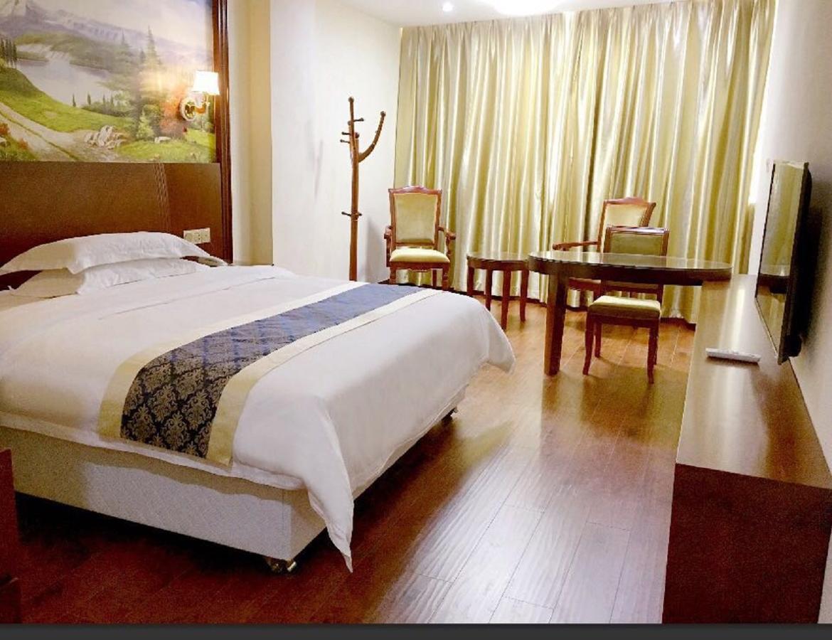 Longhui Business Hotel ฮุ่ยโจว ภายนอก รูปภาพ