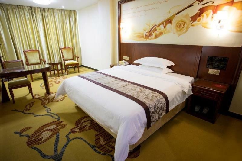 Longhui Business Hotel ฮุ่ยโจว ภายนอก รูปภาพ