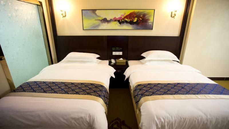 Longhui Business Hotel ฮุ่ยโจว ภายนอก รูปภาพ