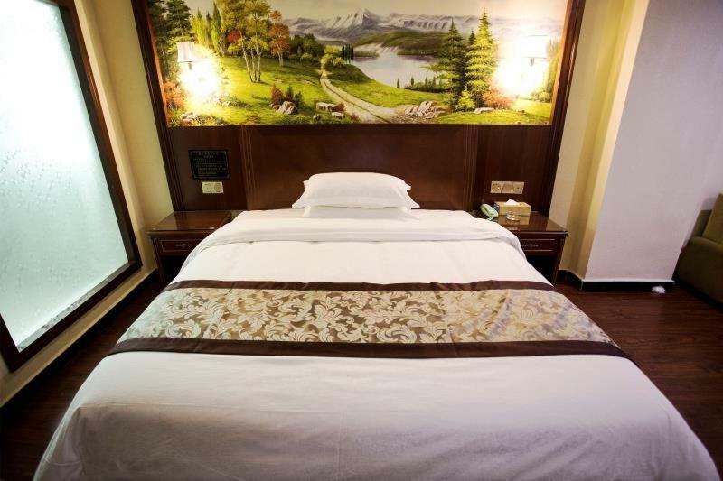 Longhui Business Hotel ฮุ่ยโจว ภายนอก รูปภาพ